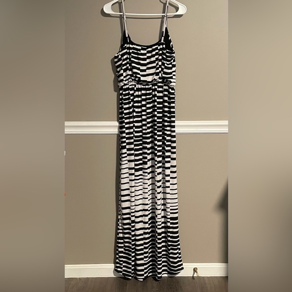 Striped Maxi Dress. - Picture 4 of 9